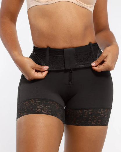 Short taille mi-haute ShapeFlex® avec baleines intégrées pour rehausser les fesses