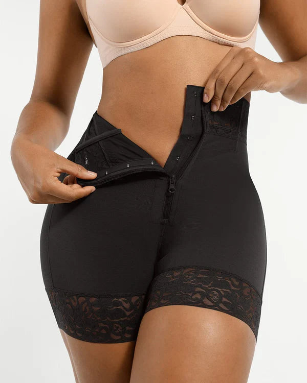 Short taille mi-haute ShapeFlex® avec baleines intégrées pour rehausser les fesses